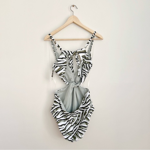 NEW BAR III Macy's Hypno Beach Chic Printed Twist Front One Piece Swimsuit Large - Picture 10 of 15